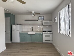 Building Photo - 230 1/2 N Bonnie Brae St-230