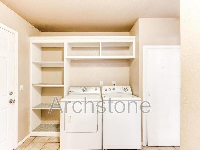 Building Photo - 501 S Santa Fe Dr