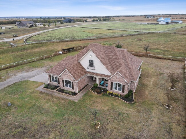 Building Photo - Beautiful Country Home with Horse Barn on ...