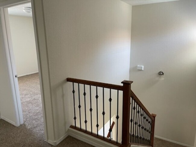 Building Photo - 3 bedroom 2.5 bathroom Townhome