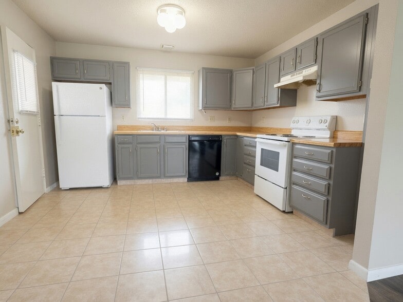 Building Photo - Montara Village