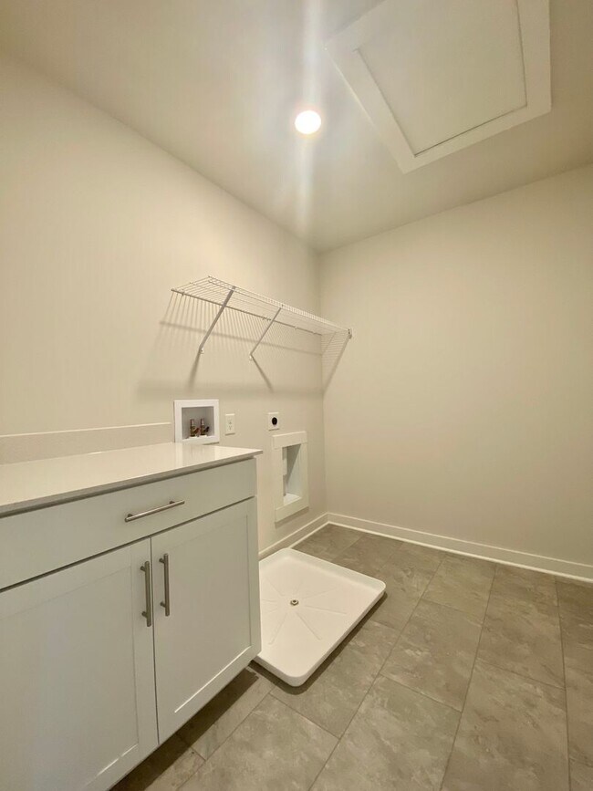 Building Photo - “Modern comfort meets Murfreesboro charm —...