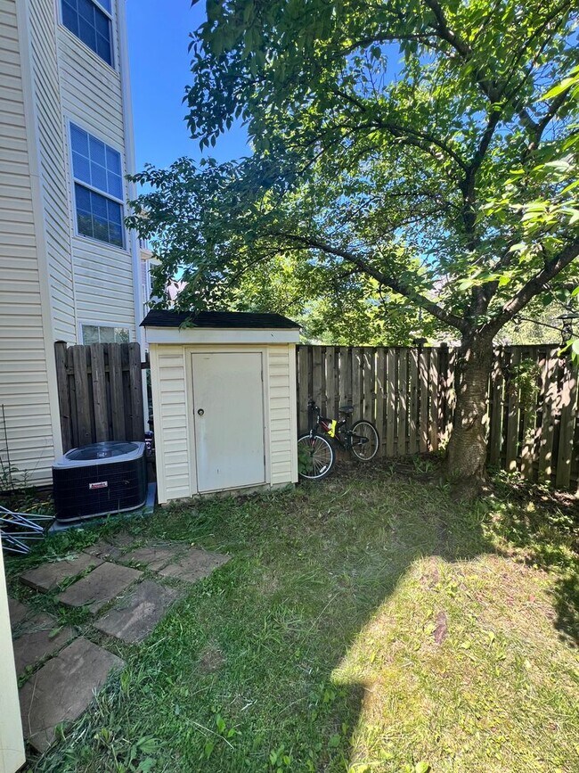 Building Photo - Updated Townhouse in Ballenger Creek