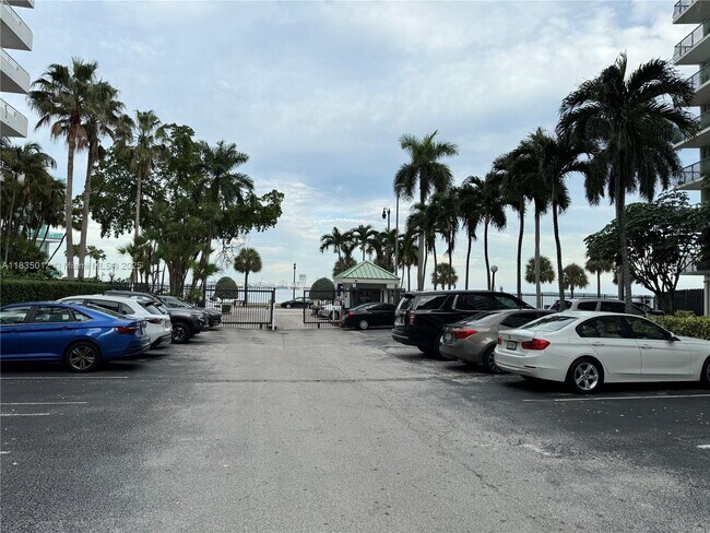 Building Photo - 1408 Brickell Bay Dr