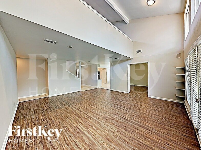 Building Photo - 13818 Lynnwood Ln