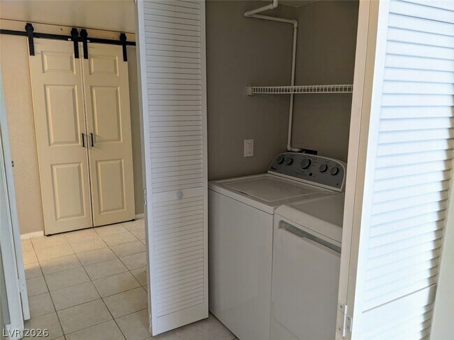 Building Photo - 5710 E Tropicana Ave