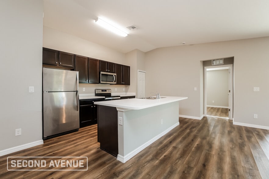 Building Photo - 230 Malden Ave S