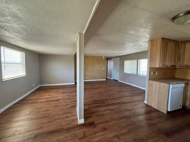 Building Photo - Cute 2 bedroom/2 bath in spring creek