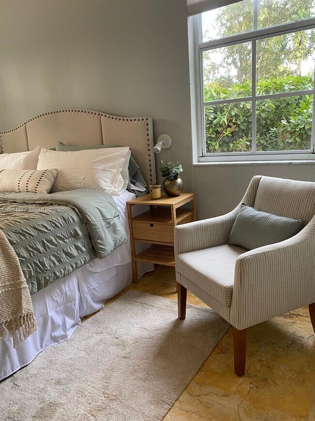 Building Photo - 19501 E Country Club Dr