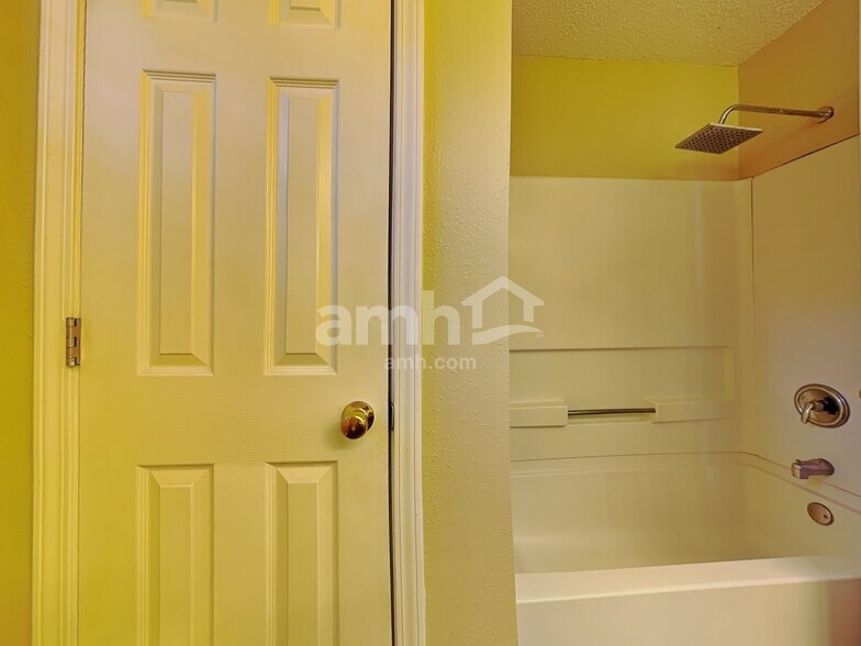 Building Photo - 106 Habitat Dr