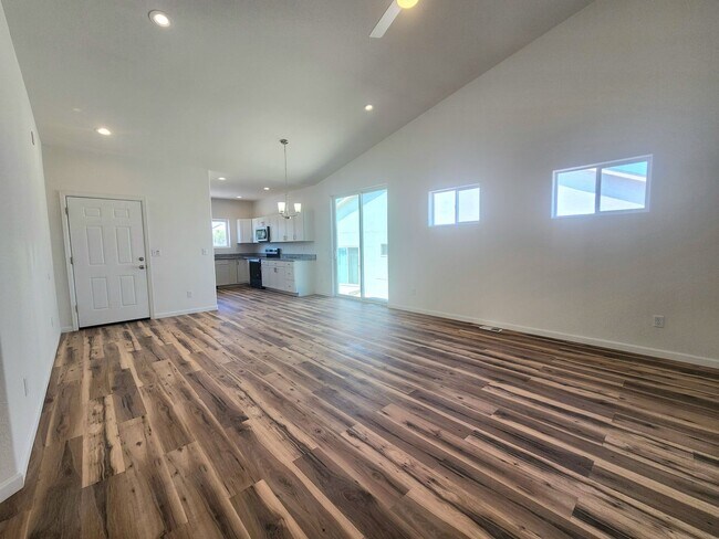 Building Photo - 673 E Laporte Dr