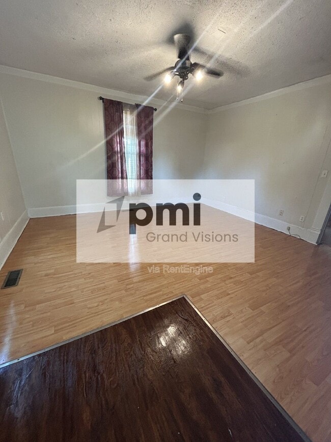 Building Photo - 321 A St