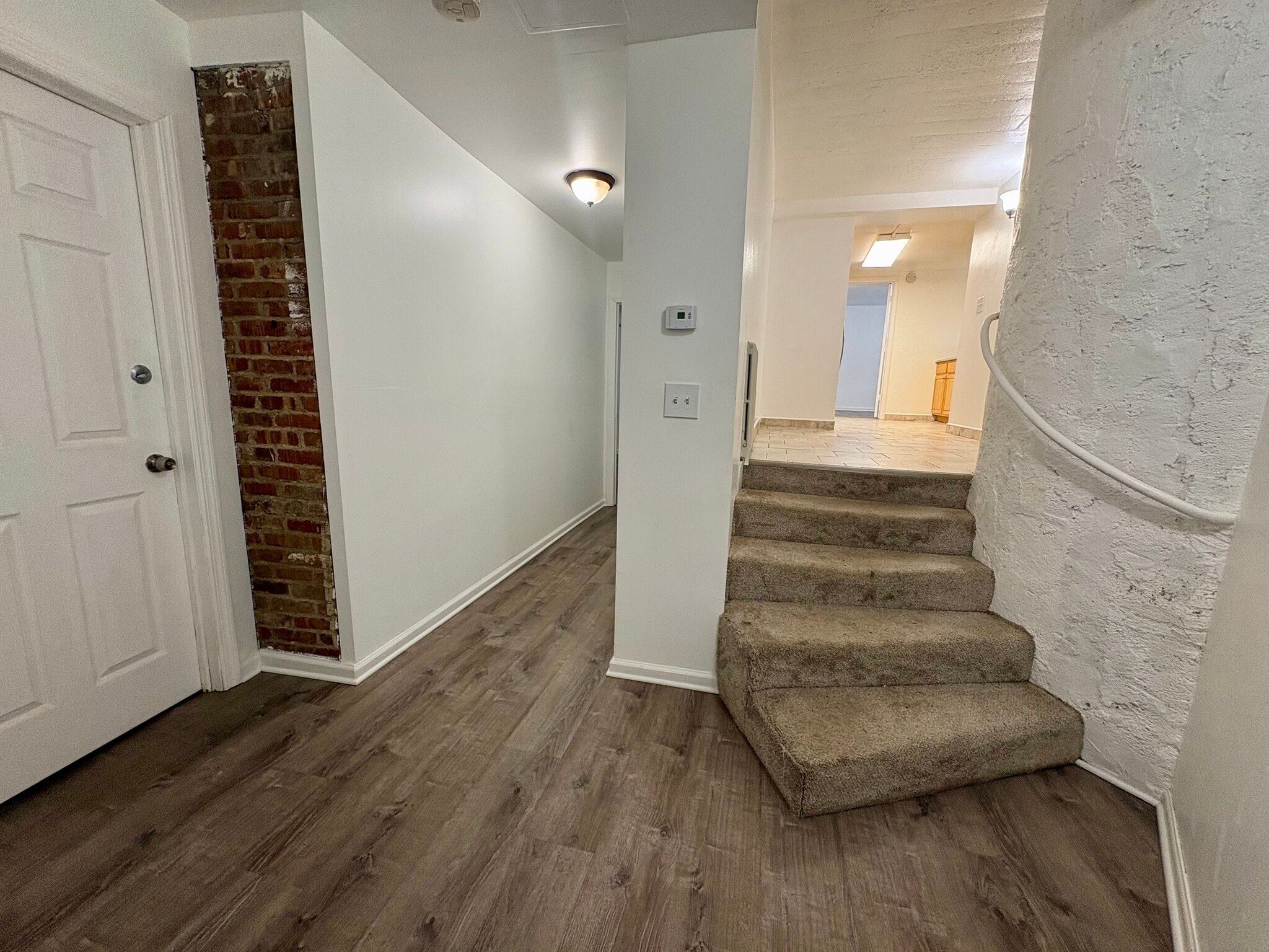 Building Photo - 2 Hollowbrook Pl