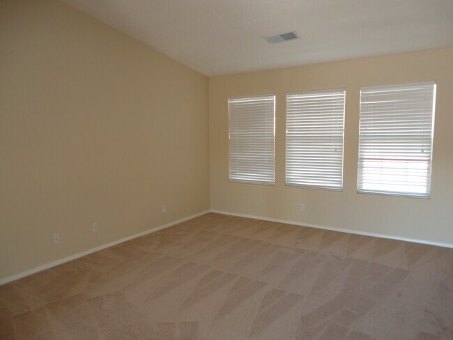 Building Photo - 6801 Augusta Hills Dr NE