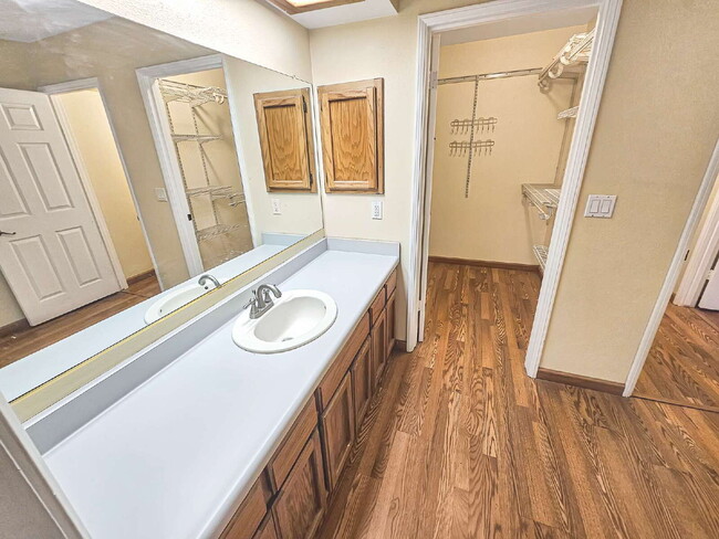 Building Photo - 821 Janelle Ct