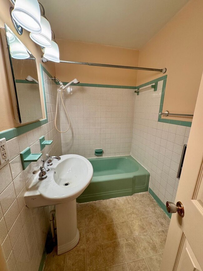 Building Photo - 8861 Pats Lane