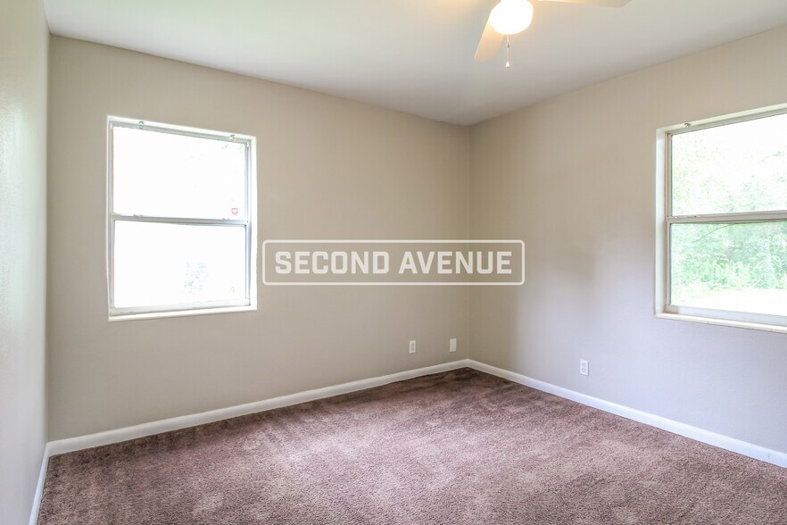 Building Photo - 1544 Breton Rd