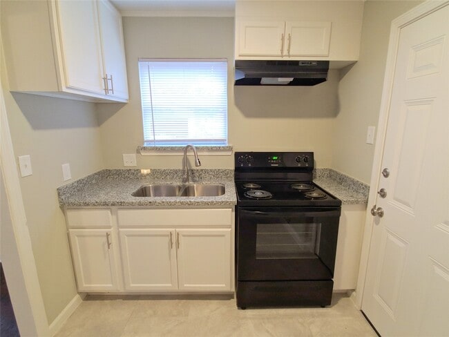 Building Photo - 505 13th St N