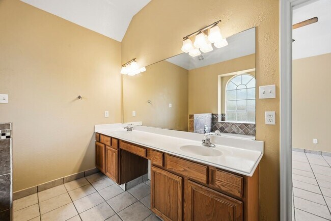 Building Photo - 5007 Kleinbrook Dr