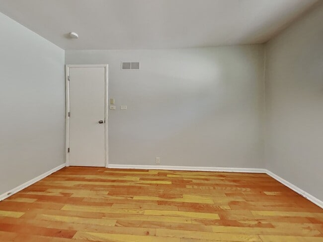 Building Photo - Charming 3-Bedroom Home with Sunroom, Fireplace & Garage in Kansas City, MO!