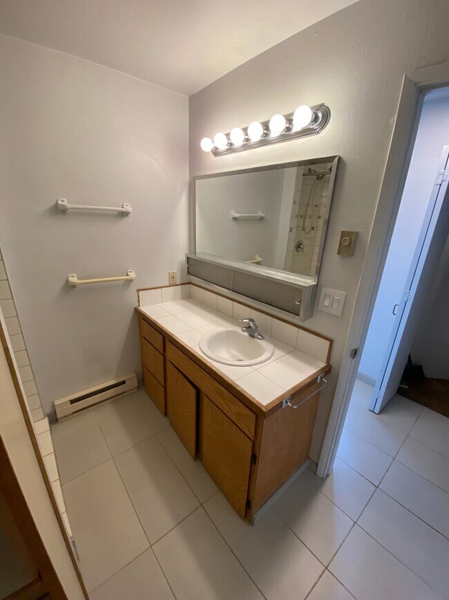 Building Photo - 505-513 Asbury Court