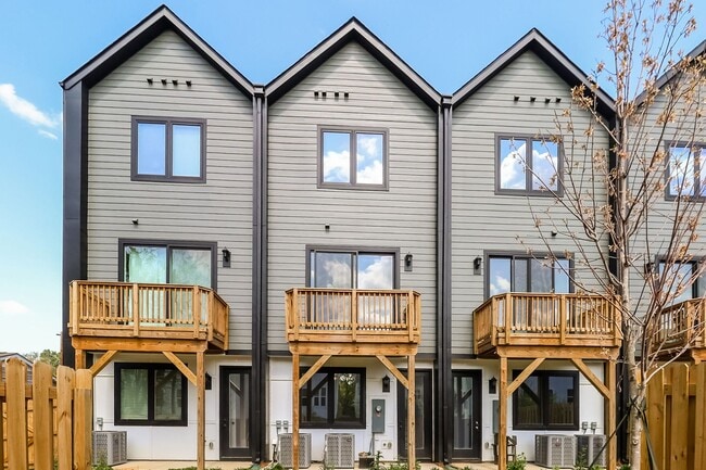 Building Photo - Beautiful 3BR 2.5BA Townhome w/ Full Appliance Kitchen • Garage Parking • Ultra-Modern