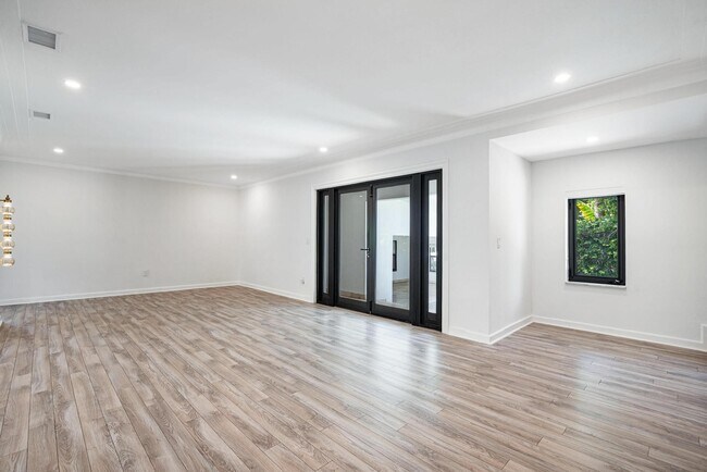 Building Photo - 7810 Beach View Dr