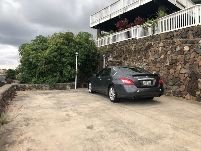 Building Photo - Private Duplex Home Across from Kahala Mall