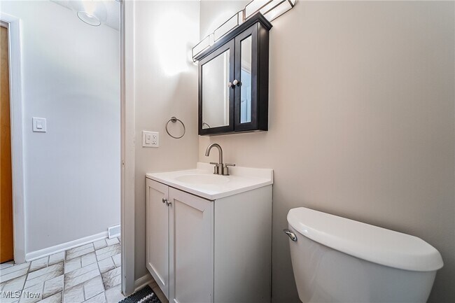 Building Photo - 1682 Mendelssohn Dr