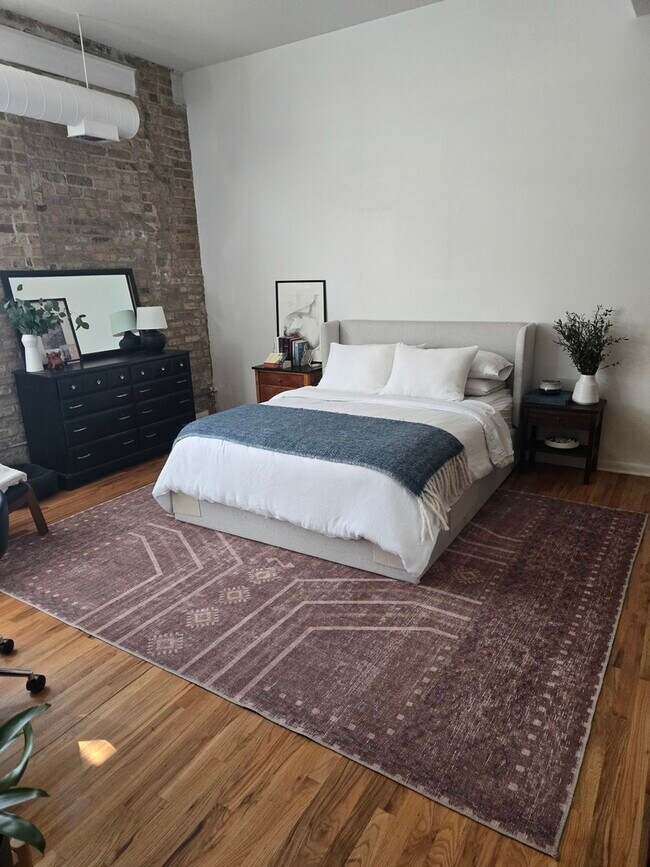 Building Photo - 515 N Noble St