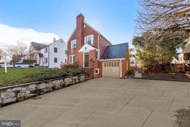 Primary Photo - 4816 Leland St
