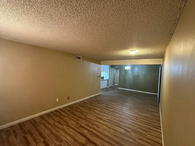 Building Photo - 7049 Peachtree Ave