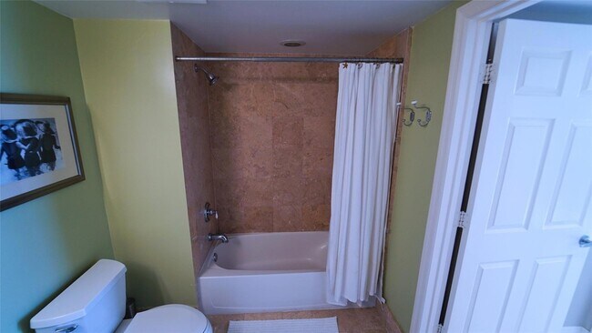 Building Photo - 2011 N Ocean Blvd