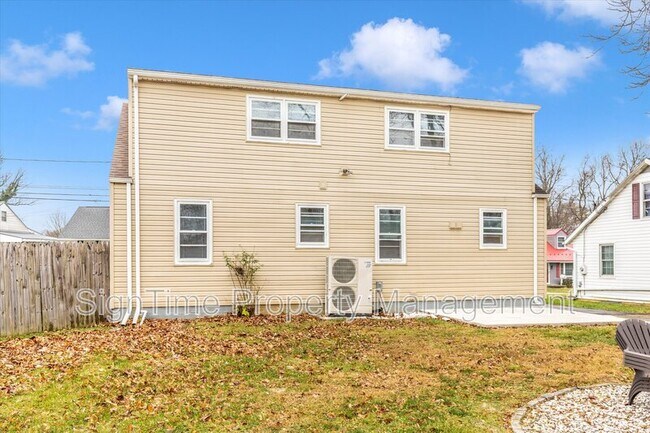 Building Photo - 11025 Rosewood Dr