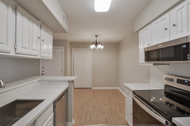 Building Photo - 12955 Woodforest Blvd