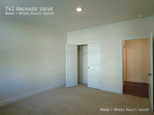 Building Photo - 741 Andrade Dr