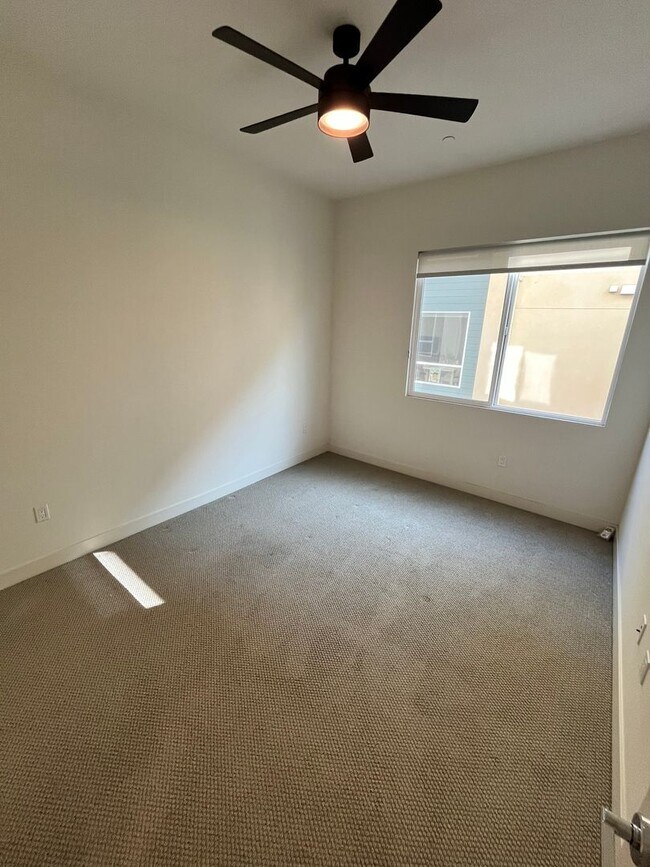 Building Photo - Modern Mission Valley Condo Near Civita Park