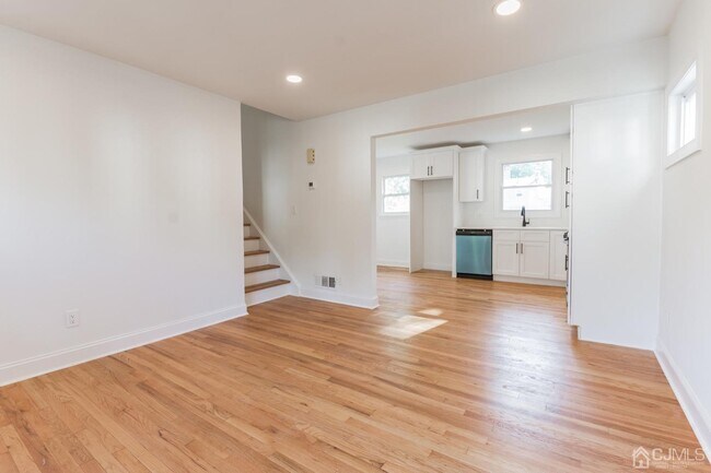 Building Photo - 21 Heathcote Ave