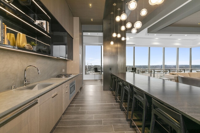 Building Photo - Nexus Condominium - 1 bedroom + den
