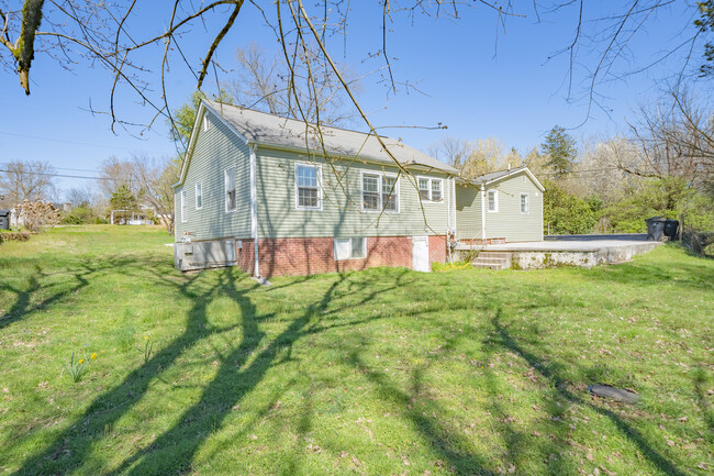 Rear - 2946 Rennoc Rd