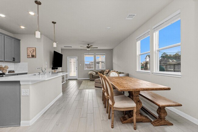 Building Photo - 18503 Sunrise Maple Dr