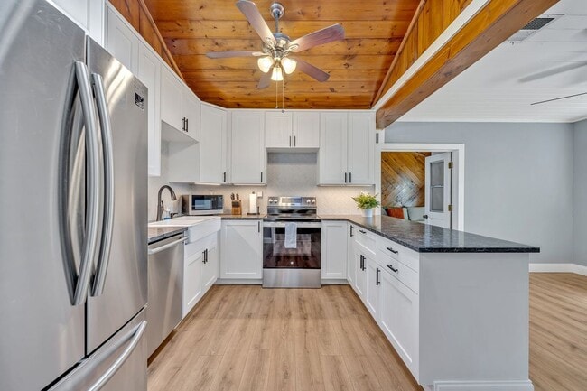 Building Photo - 525 S Crystal Lake Dr