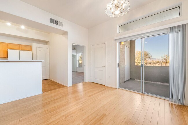 Building Photo - IMMACULATE 2 BEDROOM CONDO IN HENDERSON!