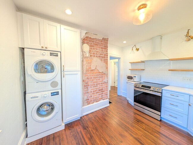 Building Photo - West Asheville Bungalow!