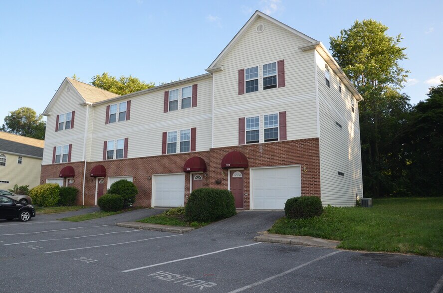 Building Photo - 311 Emerson Ln