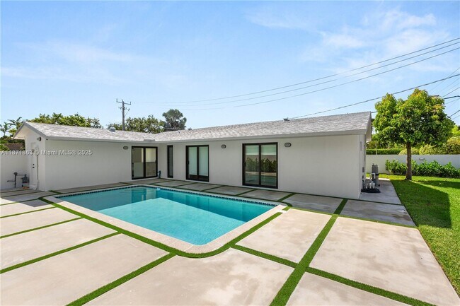 Building Photo - 6010 SW 108th Pl