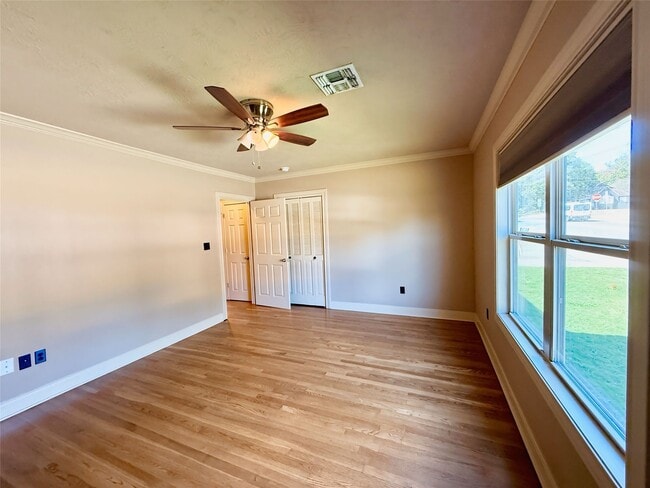 Building Photo - 305 W Tom Green St