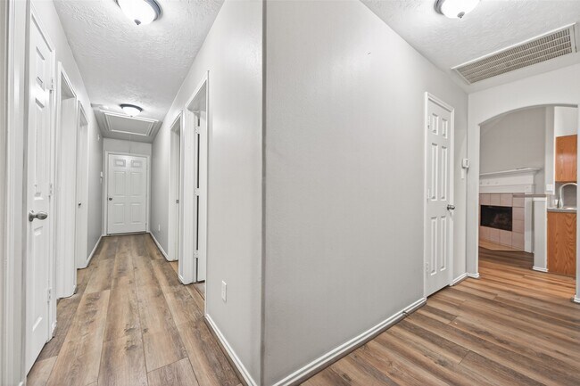 Building Photo - 18499 Sunrise Pines Dr