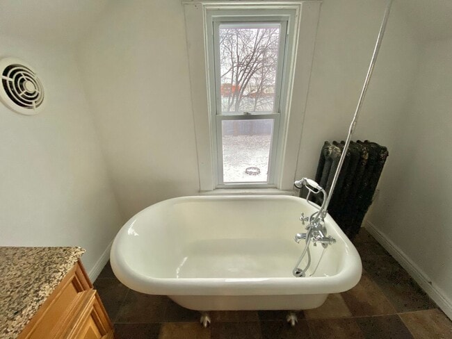 Building Photo - 4 Bedroom near Downtown Fargo!