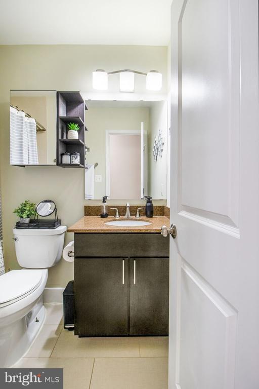 Building Photo - 417 18th St NE